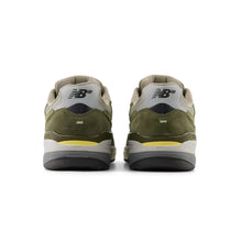 Load image into Gallery viewer, NB Numeric Andrew Reynolds 933 Skate Shoes-Green/Green