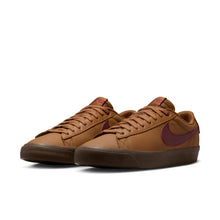 Load image into Gallery viewer, Nike SB Blazer Low Pro GT-Light British Tan/Dark Team Red
