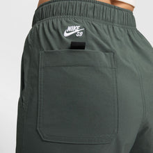 Load image into Gallery viewer, Nike SB Kearny Cargo Skate Pants
