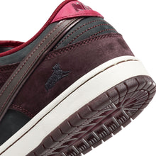 Load image into Gallery viewer, Nike SB Dunk Low QS Shoes - Riot Skateshop - Mahogany/Dark Beetroot
