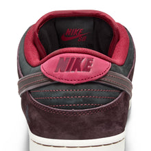 Load image into Gallery viewer, Nike SB Dunk Low QS Shoes - Riot Skateshop - Mahogany/Dark Beetroot
