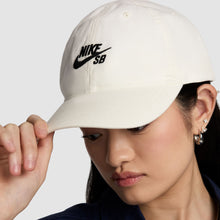 Load image into Gallery viewer, Nike SB Club Cap-White
