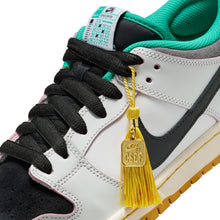 Load image into Gallery viewer, Nike SB Dunk Low Pro QS-CSEF-White Clear Emerald
