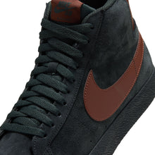 Load image into Gallery viewer, Nike SB Zoom Blazer Mid-Black Spruce/Corduroy Brown
