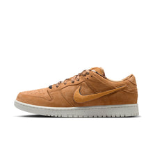 Load image into Gallery viewer, Nike SB x NOTE Manchester Dunk Low Pro "Brew &amp; Biscuits"
