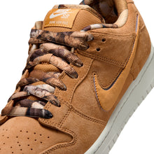 Load image into Gallery viewer, Nike SB x NOTE Manchester Dunk Low Pro "Brew &amp; Biscuits"
