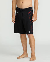 Load image into Gallery viewer, Volcom Team Mod 20” Boardshorts-Black
